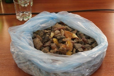 Нелегальные добытчики янтаря продолжают вывозить минерал из Украины