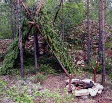 В Ужгороде нашли шалаш, внутри которого находился труп человека
