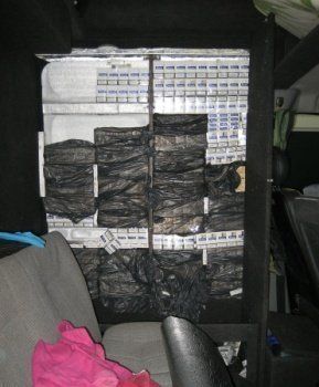 Житель Тячевского района упаковал свой "Мерс" 22 ящиками сигарет