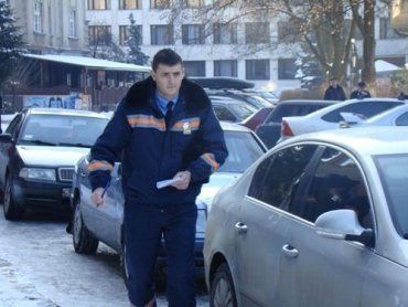 Заторы на дорогах Ужгорода часто вызваны парковкой машин в запрещенных местах