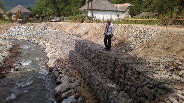 У Лисичові тривають роботи з будівництва берегоукріплень р.Лисичанка.