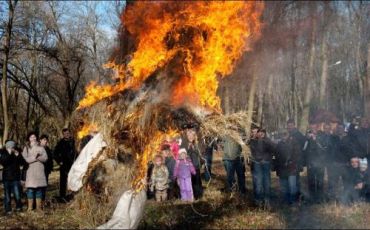 Кульминацией праздника Масленицы стало сжигание чучела зимней Мары