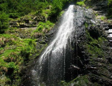 Ялинський водоспад на Рахівщині - найбільший у Карпатах.