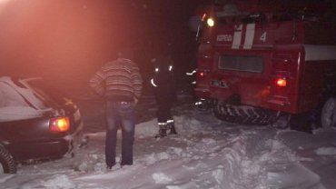 На автодороге «Киев-Чоп» между городами Буск и Броды намело сугробы