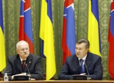 Президент Словакии Иван Гашпарович и Украины Виктор Янукович