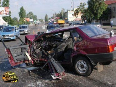 В Киеве Audi A5 протаранил ВАЗ-21099 и убил водителя
