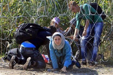 Мигранты из Сирии прут в Германию через Венгрию как мошкара