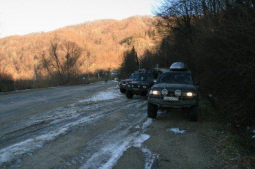 Туристы массово покидают Карпаты: ни грамма снега в горах!