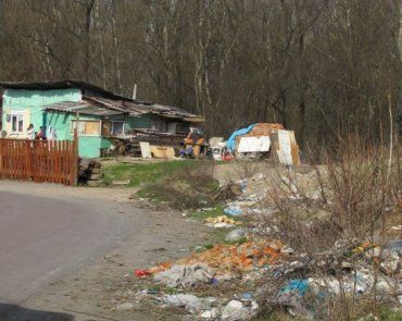 Роми з вулиць Гранітної і Прикордонної живуть не лише впритул до дамби