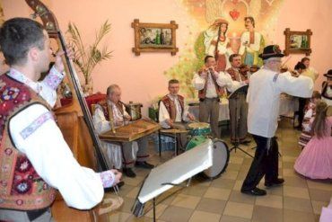 В зале ресторана «Ужанская долина» собрались представители еврейских общин