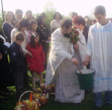 Пасхальне Богослужіння з освяченням пасок в Горянах біля славетної Ротонди