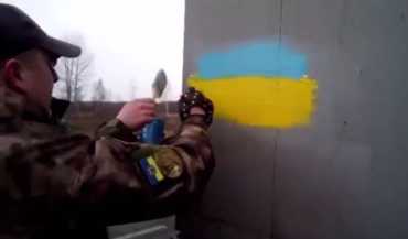 Грузовики, в которых замечена символика России, красят в цвета украинского флага