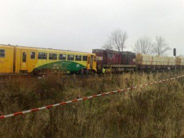 По меньшей мере 11 человек получили ранения при столкновении двух поездов в Чехии