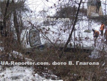 В Ужгородском районе микроавтобус слетел с дороги в обрыв