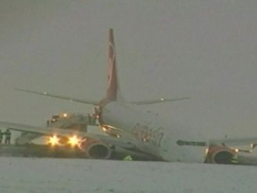 В аэропорту Дортмнда сьехал со взлетно-посадочной полосы пассажирский самолет