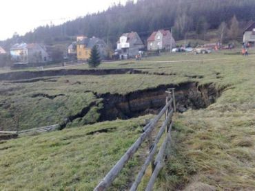 На востоке Чехии вблизи границы со Словакией обрушился железнодорожный туннель