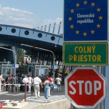 Словаки за неделю задержали два груза контрабандных сигарет из Украины
