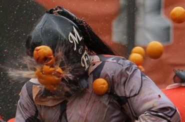 Карнавал "апельсиновых" баталий