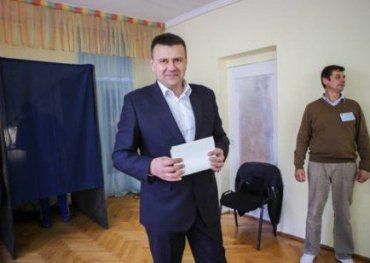Кандидат по округу № 68 Сергій Слободянюк голосував на дільниці в Ужгороді