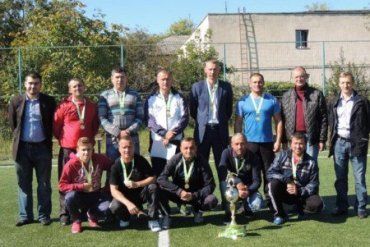 У Берегові нагородили кращі команди з міні-футболу.