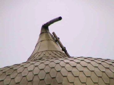 В Ужгороде ветер снес с купола храма 8-метровый 500-килограммовый крест