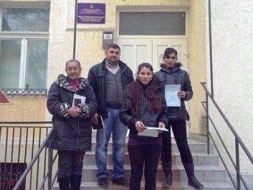 Цыганские семьи из Закарпатья впервые в жизни получили документы