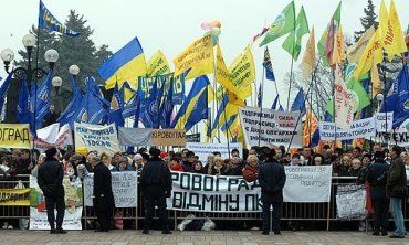 Против налогового кодекса Украины весь народ, кроме Азарова