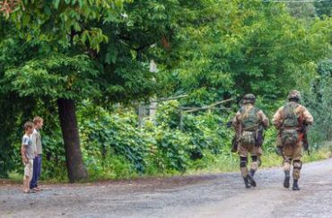 Озброєні люди все ще ховаються в лісах навколо Мукачева.