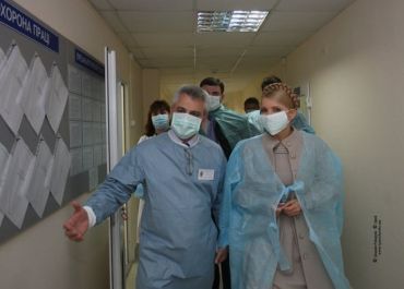 Тимошенко посетила областную инфекционную больницу в Ужгороде