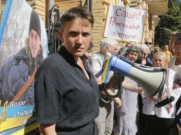 Савченко продолжает строгую голодовку, позволяя себе лишь воду и сигареты