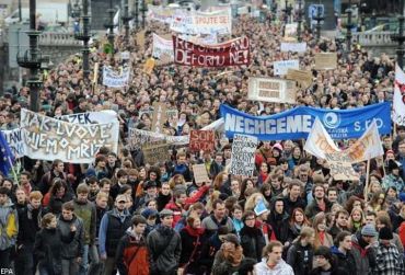 В Праге тысячи студентов вышли на улицу для участия в акции протеста