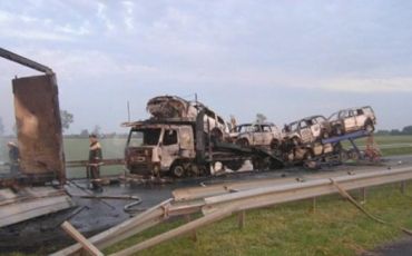 В Ровенской области сгорели две фуры и пять Mitsubishi Pajero