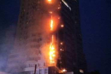 В Киеве ночью пожар в многоэтажном доме охватил 18 этажей