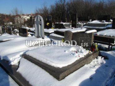 В Ужгороде вандалы в очередной раз разрушили памятники