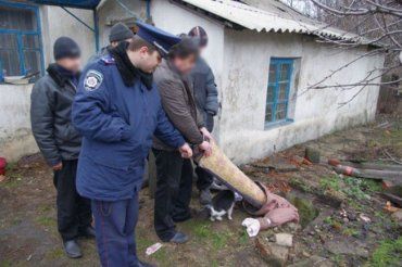 Около жилого дома в городе Мукачево обнаружили труп 37-летней женщины