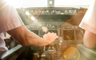 Досвідчений пілот дав пораду, як подолати страх під час турбулентності