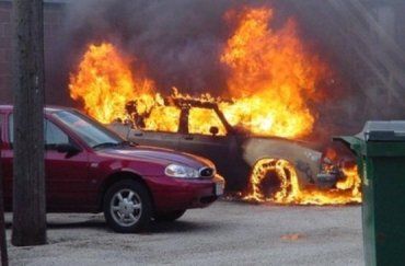 В Ужгороде сгорели три автомобиля Toyota, Suzuki и ВАЗ-2114