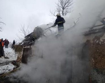 Иршавский район: владелец усадьбы, спасая имущество от огня, получил ожоги