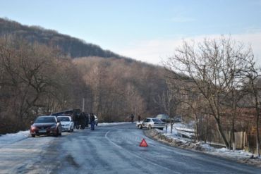 В районе села Малая Копаня произошла авария: столкнулись сразу три автомобиля