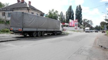 В Ужгороде дальнобойщик показал ГАИшникам "мастер-класс" по парковке