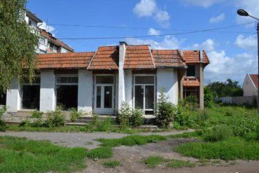В Ужгороде здание советского "Военторгсервиса" осталось без хозяина