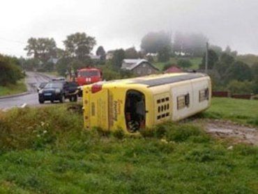 Смертельное ДТП на трассе "Киев-Чоп": Перевернулся туристический автобус