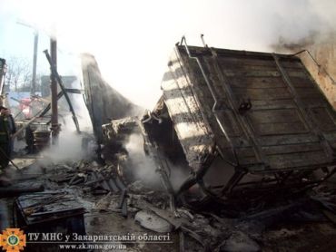 В Раховском районе сгорела дотла фура со своими прицепами