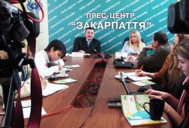 В Ужгороді на прес-конференції по питанню шахрайських дій