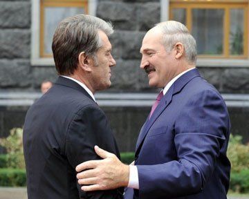 Ющенко со своим "другом-диктатором" Лукашенко