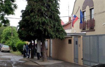 Генеральное консульство Словакии в Ужгороде пока никуда не переезжает