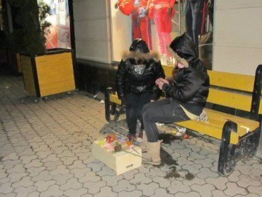 Ночью малолетние пытаются заработать в Ужгороде копейку