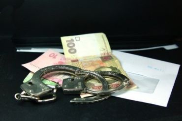 В Ужгороде взятка в 600 баксов стоила чиновнику 5 лет тюрьмы