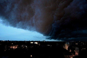На Чехию обрушилась буря, десятки тысяч домов сидят без света