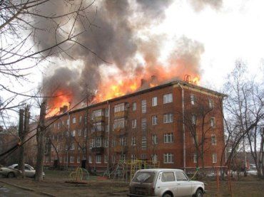 Мукачевские спасатели во время пожара спасли и эвакуировали 12 людей